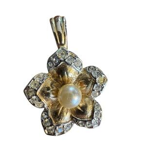 Gold-Tone Faux Pearl & Crystal Flower Pendant/Charm.  Vintage, Signed Roman